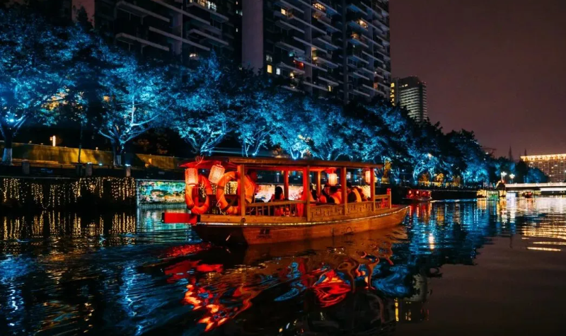 LED显示屏点亮夜游经济，，，科技赋能夜间消耗新图景